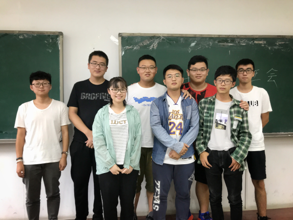 与纪检委员曾凡皓同学,心理委员周珈任同学,栾久鸿同学,卢雨辰同学